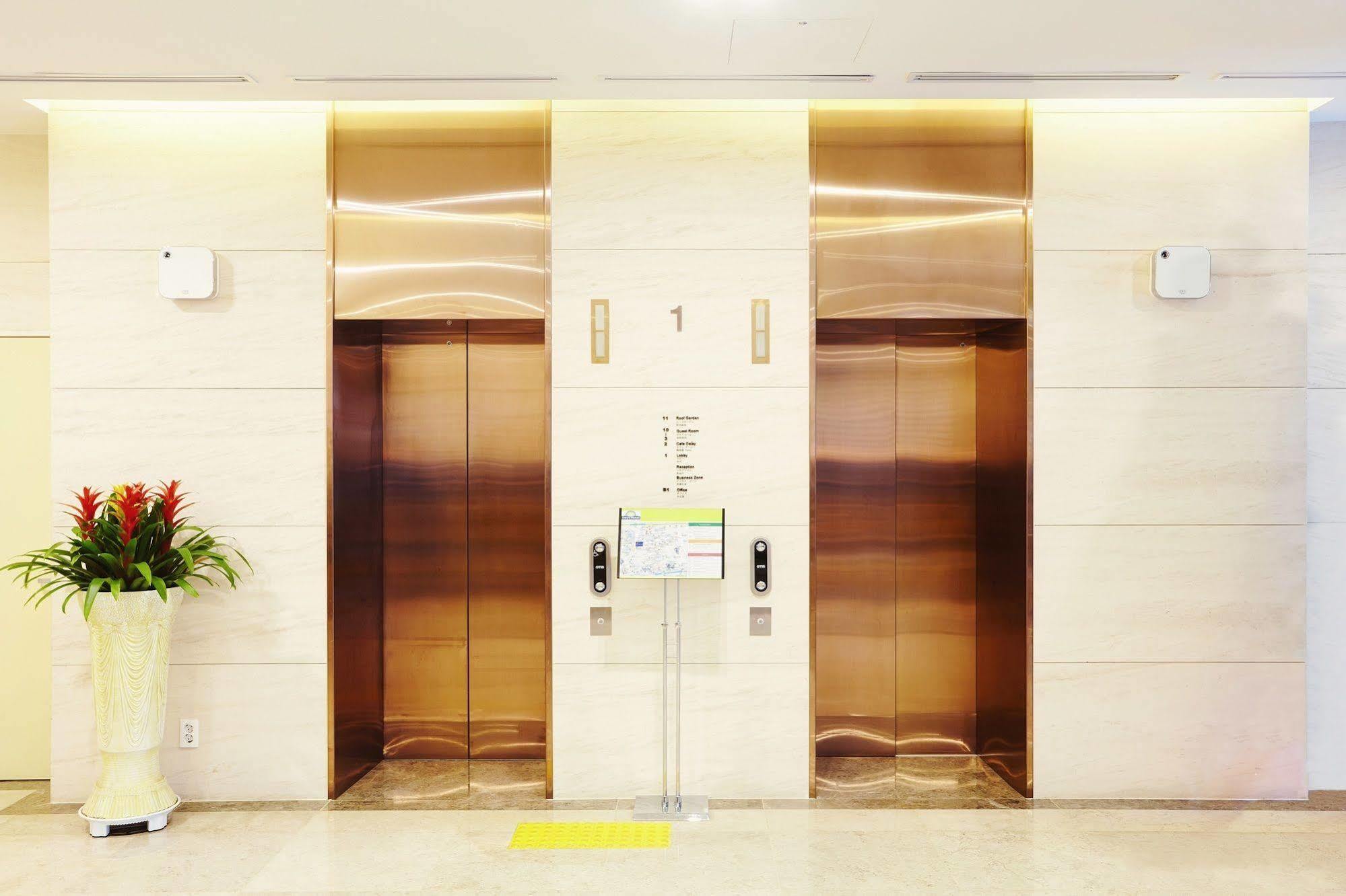 Days Hotel By Wyndham Seoul Myeongdong Exterior foto